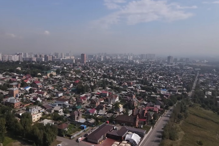 A cidade também serve como um importante hub de transporte na Ferrovia Transiberiana, conectando o leste e o oeste da Rússia.-Reprodução/YouTube