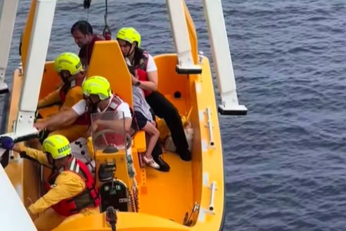 Pai se joga no mar para salvar filha que caiu de cruzeiro da Disney