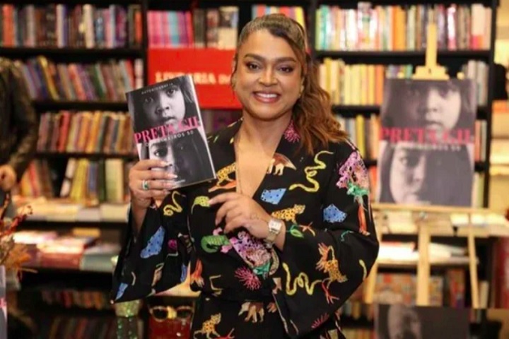 Em 2024, em comemoraÃ§Ã£o aos seus 50 anos, Preta lanÃ§ou a autobiografia "Preta Gil: os primeiros 50", na qual compartilhou detalhes de sua infÃ¢ncia, descobertas, conquistas, alÃ©m de abordar temas delicados como o fim conturbado do casamento com Rodrigo Godoy.