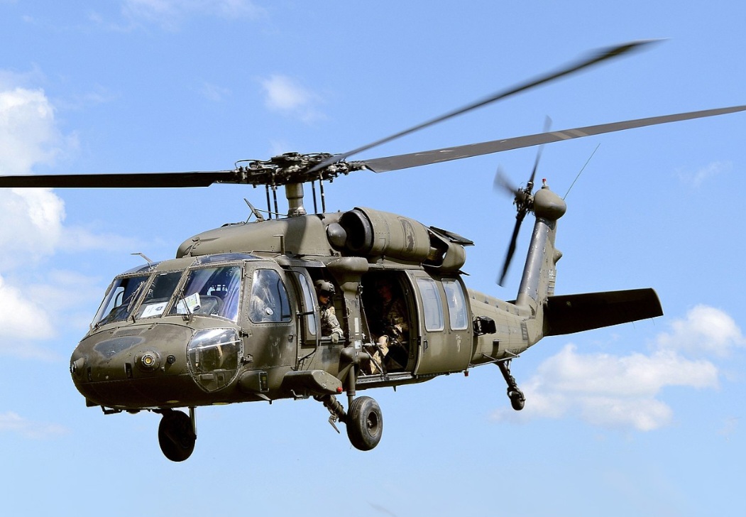 H-60 Black - Hawk: helicÃ³ptero mÃ©dio utilitÃ¡rio, usado para transporte de tropas, evacuaÃ§Ã£o mÃ©dica e missÃµes de busca e salvamento. VersÃ¡til, opera em diversos terrenos e condiÃ§Ãµes climÃ¡ticas.
