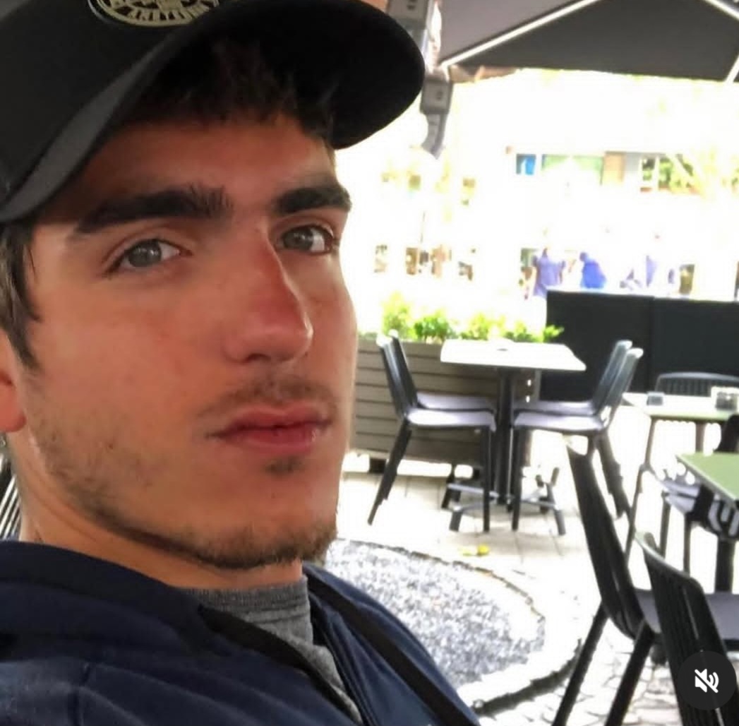 Ele acrescentou: "Por favor, não façam mais isso não, falo pela segurança de quem vai numa coisa dessas. É muito perigoso gente”, escreveu. 