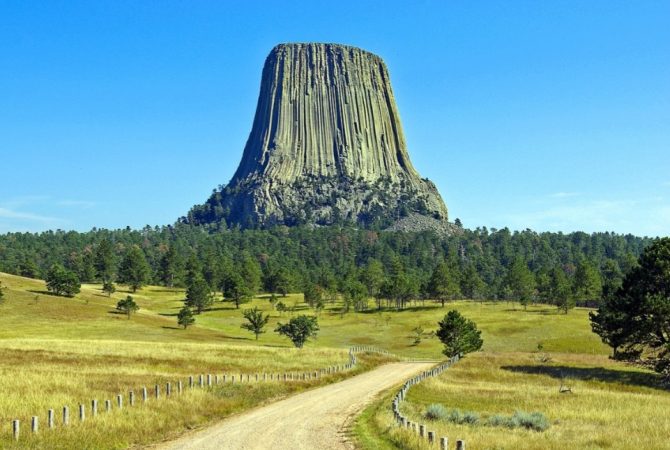 Torre do Diabo: curiosa formação geológica em Wyoming envolve misticismo que atravessa gerações