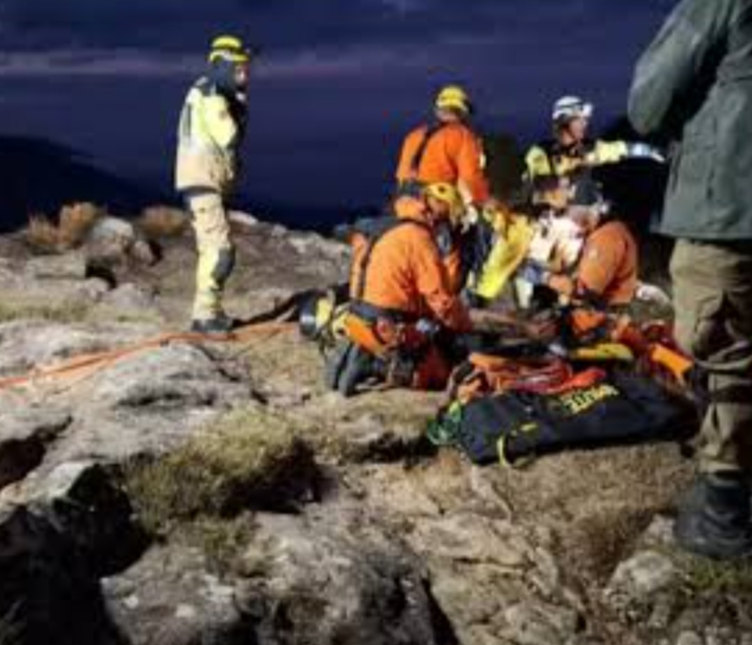 A crianÃ§a passou 10 horas sem socorro, apesar do esforÃ§o da equipe. Mas os 
socorristas chegaram ela jÃ¡ estava sem vida a 70 metros do local da queda. 