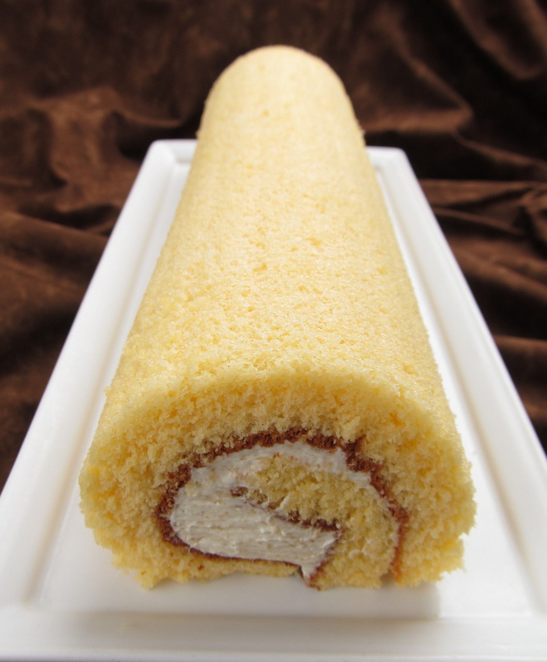 O rocambole tem origem europeia, possivelmente na França ou na Áustria, ainda no século XIX.