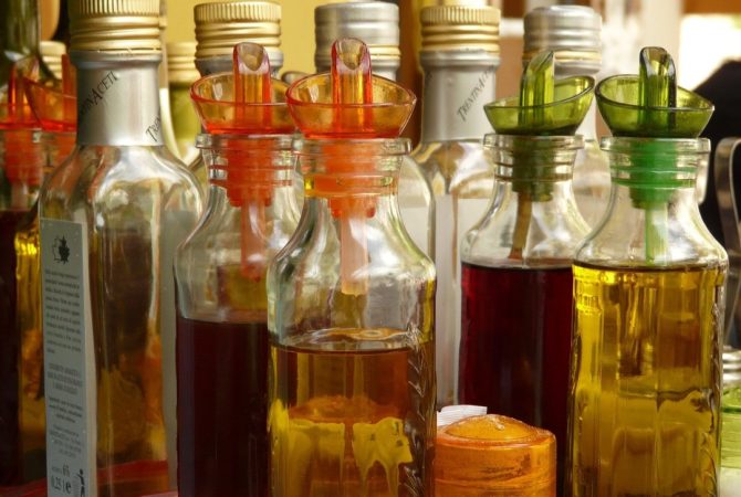 Aprenda a tirar o melhor do vinagre: diversos tipos e suas utilidades