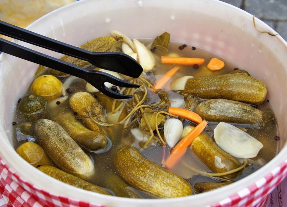 Na Europa Central, especialmente na Alemanha e Polônia, os picles de pepino e repolho são bastante populares. 