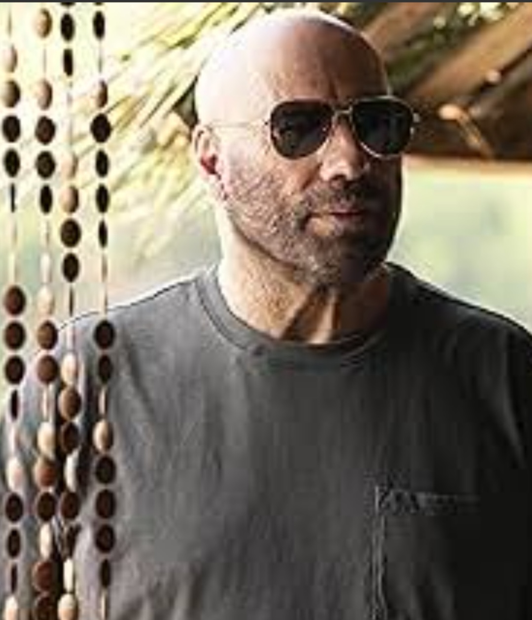 E o mais curioso é que Travolta não se deixa abalar. E está com um terceiro "Cash Out" na manga. E ainda ingressou em mais quatro projetos.