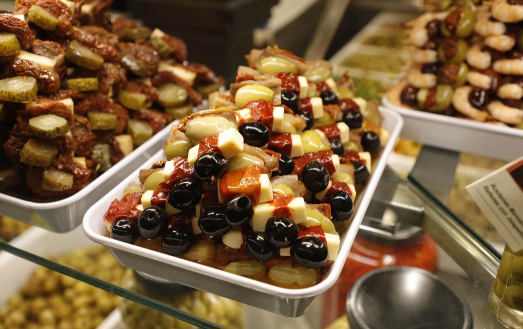 Os picles representam não só uma técnica culinária, mas também um símbolo de identidade cultural. Em diferentes partes do mundo, preservam histórias, sabores e modos de vida.
