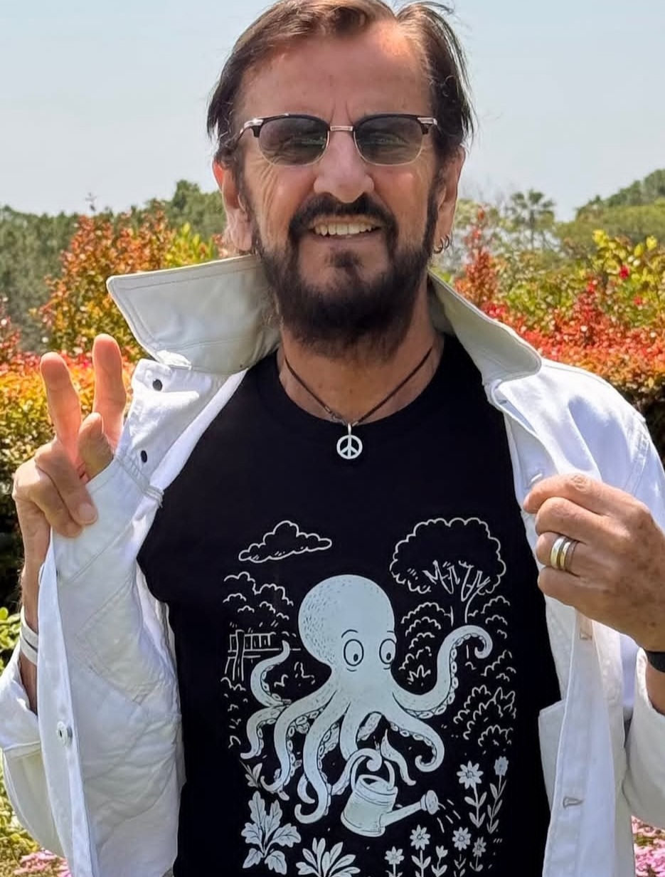 Ringo Starr - 07/07/1940 (85 anos). Outro ex-Beatle, além de tocar bateria, também foi intérprete de canções clássicas da banda. Faz shows e recentemente participou de show ao vivo com Paul McCartney.-Reprodução Instagram 