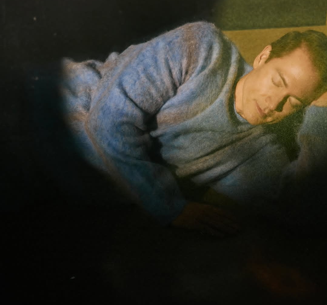 Bryan estabeleceu uma série de regras para sua vida e abriu mão de muitas coisas que fazem parte do dia a dia das pessoas em geral. Bryan dorme sempre sozinho. E cedo. Às 20h30. Acorda às 4h30.  Nunca sai para eventos noturnos. 