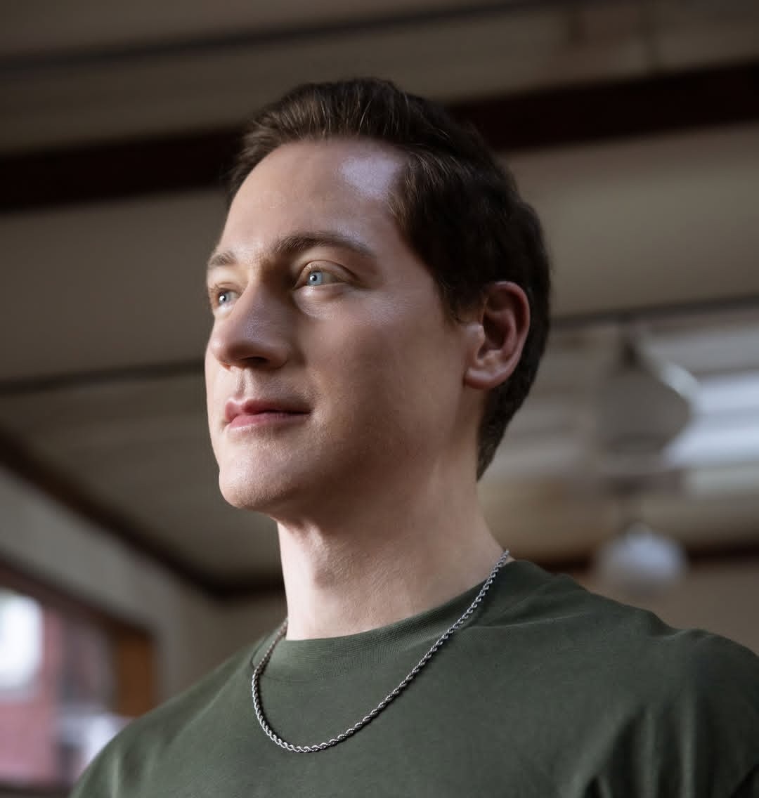 Nascido em 22 de agosto de 1977 em Provo, Utah, Estados Unidos, Bryan estabeleceu a meta de se sentir e ter saúde de 18 anos. 