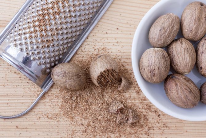 Noz-moscada: especiaria aromática tem sabor marcante e múltiplas propriedades