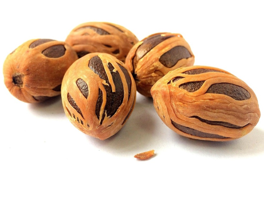 A medicina tradicional atribui à noz-moscada efeitos digestivos, anti-inflamatórios e sedativos. Entretanto, seu consumo excessivo pode ser tóxico, causando alucinações ou efeitos neurológicos.