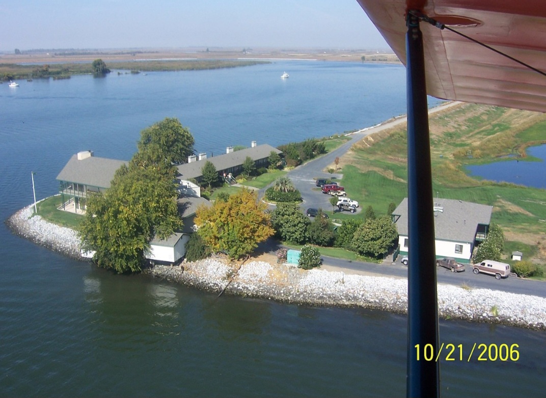 Algumas áreas da cidade estão cerca de 3 metros abaixo do nível do mar, numa situação que se agravou pelo afundamento do solo para extração excessiva de água subterrânea.
