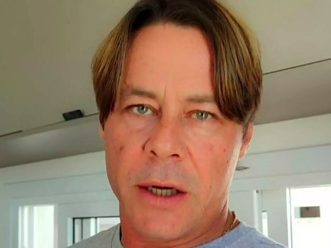 Theo Becker, amigo do ator, havia feito postagem no Instagram detalhando o estado de saúde do artista: "Neste momento, Mauricio encontra-se em coma induzido, como parte do tratamento para conter uma infecção."