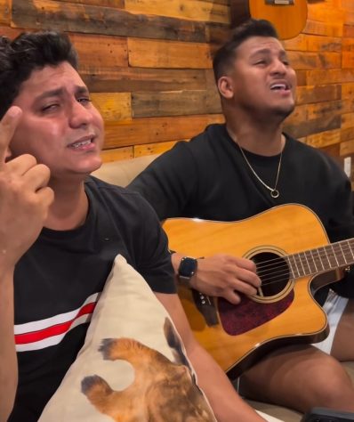 Dupla sertaneja Felipe e Matheus viralizou em 2024 ao fazer show sem plateia