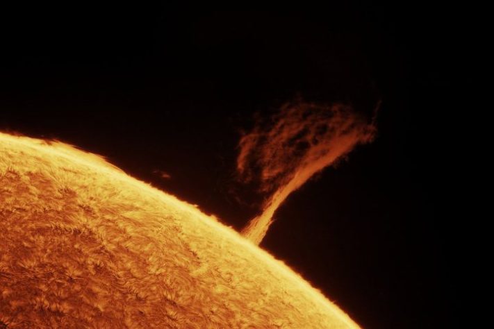 Erupção solar