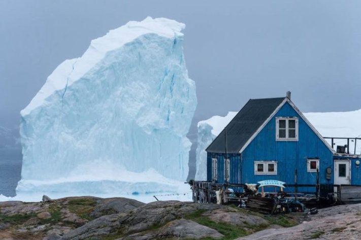 Iceberg gigante está em rota de colisão com uma vila na Groelândia (2025)