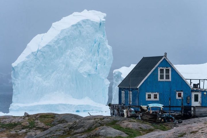 As autoridades emitiram um alerta para os cerca de 200 moradores. A preocupação maior é que o iceberg encoste na terra firme ou se fragmente.
