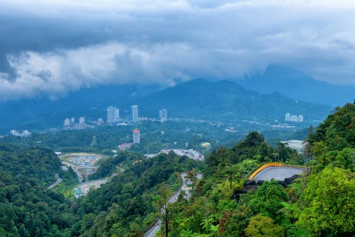 Para curtir o "passeio fake", o casal viajou de Kuala Lumpur, capital da Malásia, até a cidade de Pengkalan Hulu, que fica no oeste do país.-Mahmud Ahsan/Unsplash