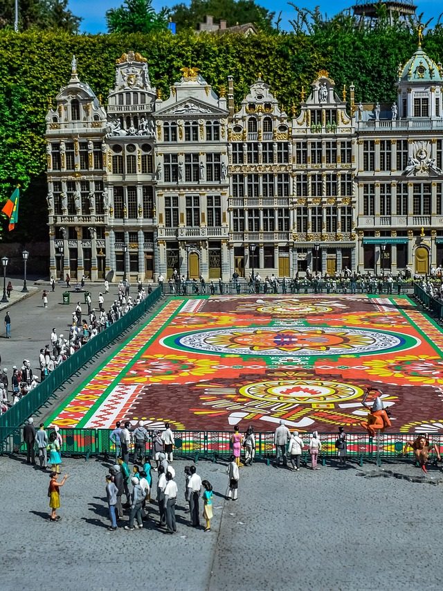 Charme e história: Grandes e belas praças que atraem turistas pelo mundo