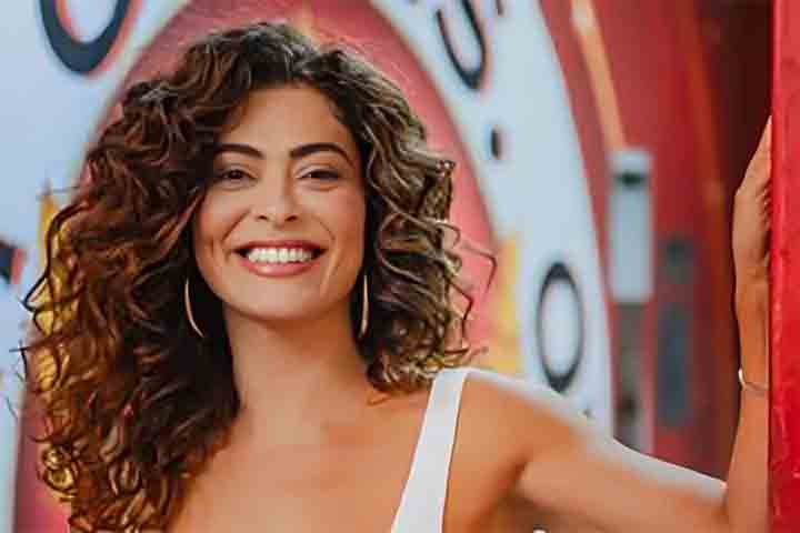 Juliana Paes volta a ser rainha de bateria da Viradouro