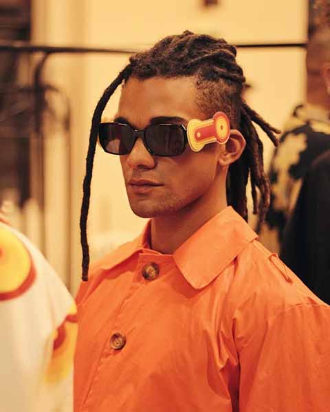 Antes de conquistar espaço na televisão, ele já contou em entrevistas que trabalhou como entregador de panfletos, monitor de escola e assistente de câmera.