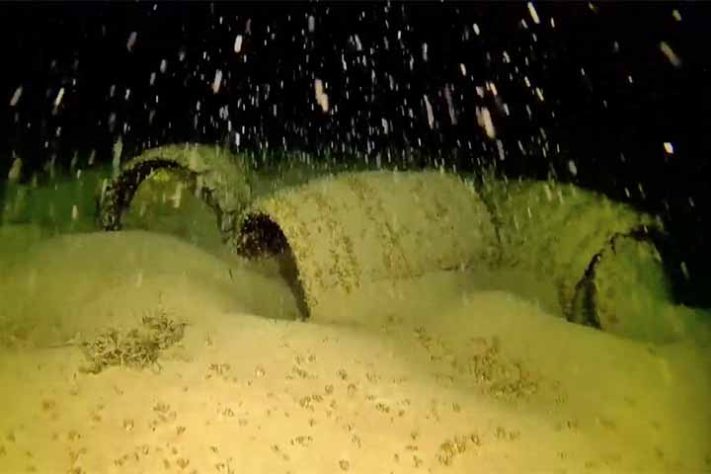 Também foi encontrado um campo de 17 barris de madeira com tampas e marcas originais - Pesquisadores encontram 31 embarcações naufragadas no mesmo lago na Europa - Reprodução de vídeo Galileu