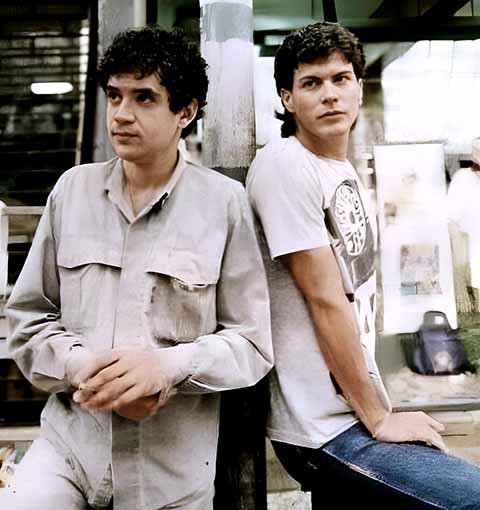 <p>Durante a apresentação de estreia, Paulo Ricardo interpretou “A Cruz e a Espada” em um dueto virtual com Renato Russo, utilizando tecnologia para projetar a imagem do saudoso líder da Legião Urbana no telão.</p>
