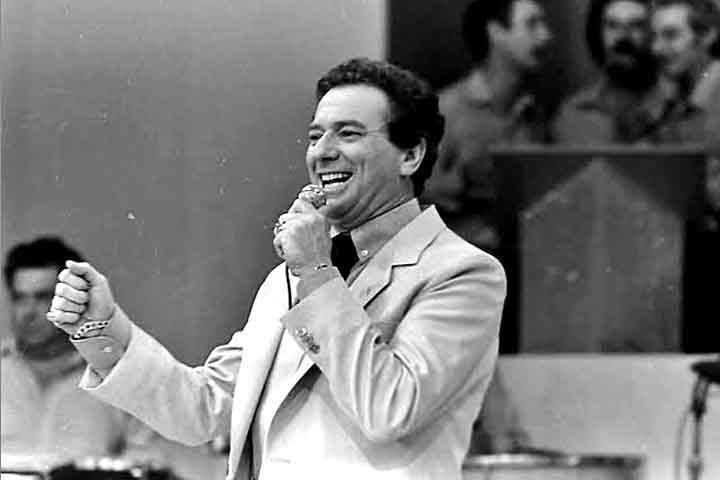 <p>Ao longo de décadas, ele passou pelas principais emissoras do Brasil, incluindo Record, Tupi, Rio, Manchete, Band e SBT.</p>
