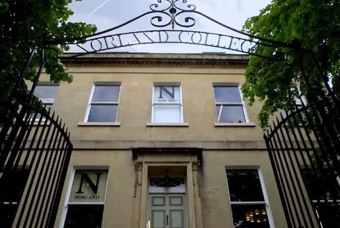 Norland College: conheça a faculdade britânica que forma superbabás para atender realeza