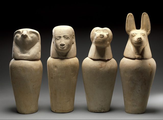 Vasos canópicos (Egito Antigo) - Wikimedia Commons/Rogers Fund, 1928