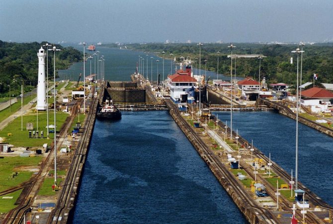 Canal do Panamá liga oceanos e transformou rotas marítimas e comércio global