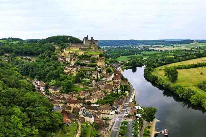 Beynac-et-Cazenac, França - As 10 cidades que foram eleitas os melhores tesouros escondidos da Europa - Chensiyuan/Wikimédia Commons