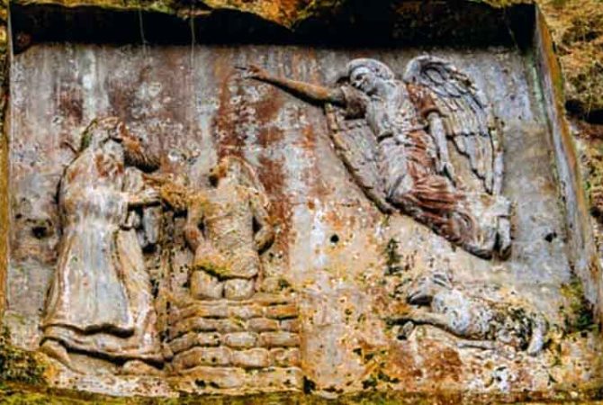 Paredão de esculturas se torna atração histórica em município de Santa Catarina