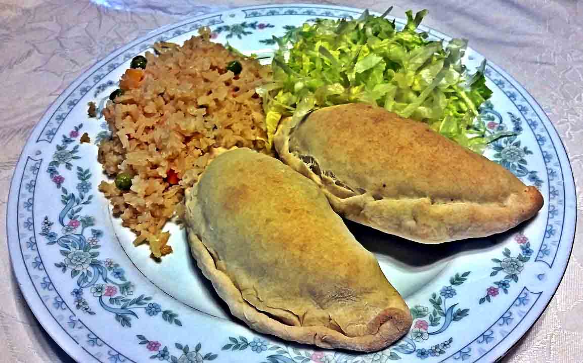 Além de populares como lanche, também são consumidas como entrada ou prato principal, acompanhadas de saladas ou molhos picantes, como o "aji" colombiano ou o "chimichurri" argentino.