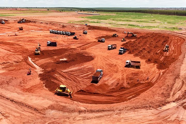 O setor como um todo vive um ciclo de expansão no Brasil. Até 2028, grandes empresas como Arauco, Suzano, CMPC, Bracell e Klabin devem investir mais de R$?105 bilhões, com a criação de dezenas de milhares de empregos e novos pontos produtivos em diferentes estados. 
