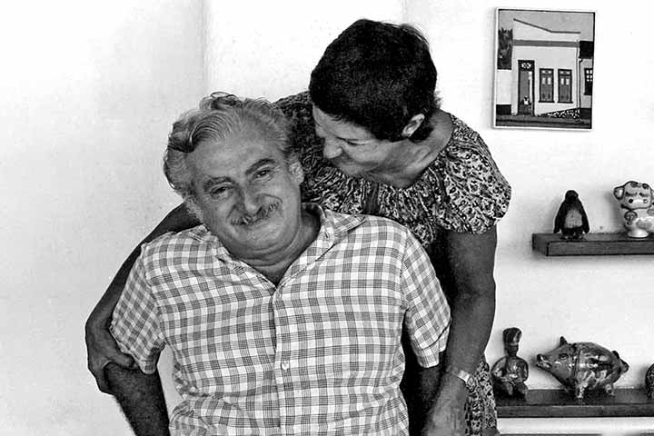 Ao lado de Zélia Gattai, também escritora, Jorge Amado construiu uma longa parceria afetiva e intelectual, marcada pela literatura, pela política e pela cultura brasileira. Os dois começaram a viver juntos em 1945 e permaneceram unidos até a morte do escritor, em 2001, numa relação que durou 56 anos.