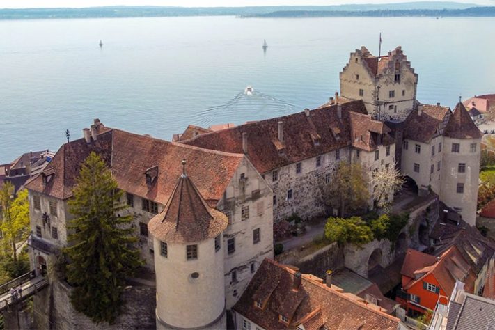Já Meersburg é famosa por seu castelo medieval à beira da água - Pesquisadores encontram 31 embarcações naufragadas no mesmo lago na Europa - Divulgação