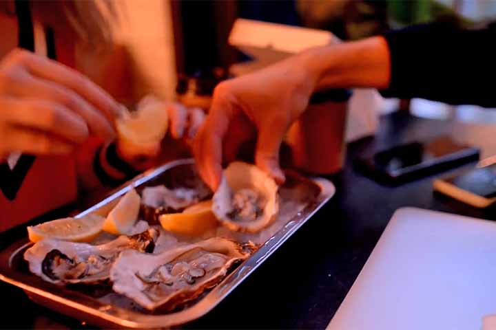 No aspecto gastronÃŽmico, as ostras sÃ£o altamente valorizadas, especialmente as do gÃªnero Crassostrea (como a ostra-do-pacÃ­fico) e Ostrea (como a ostra-europeia).