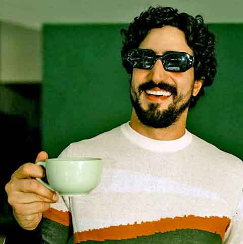 Renato Góes de Oliveira nasceu em Recife, capital de Pernambuco, no dia 19 de dezembro de 1986. 
