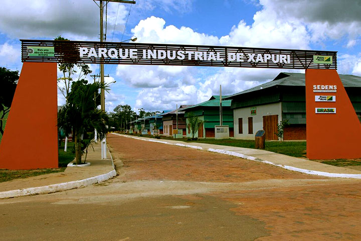 O Parque Industrial de Xapuri, também chamado de Complexo Industrial Florestal, tem como objetivo estimular a economia florestal local e promover a legalidade no setor, que antes tinha grande parte de seus trabalhadores atuando de forma irregular.