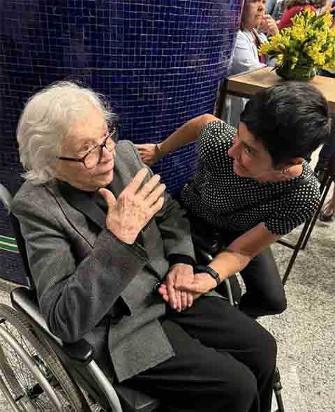 No dia 25/04, Nathalia Timberg ficou emocionada ao participar de edição especial do “Globo Repórter” temático dos 60 anos da TV Globo. Na ocasião, o programa reproduziu o cenário em que a atriz apresentou o primeiro telejornal da emissora, em 1965. 
