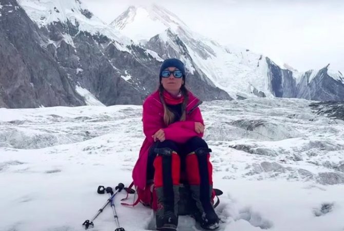 Alpinista é deixada para morrer após quebrar a perna e ficar isolada em montanha do Quirguistão