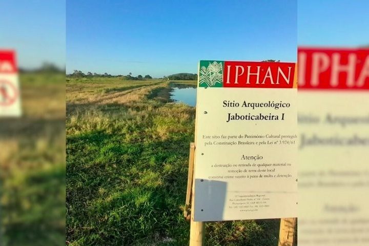 Uma pesquisa feita em 2003 revelou que os rituais eram complexos, com os corpos sendo colocados em posição fetal, sendo tingidos por pigmentos vermelhos e rodeados por estacas e osso de peixes. 