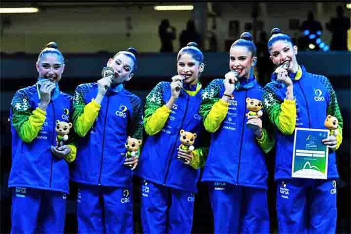 Ginástica rítmica - Reprodução do Instagram @cbginastica