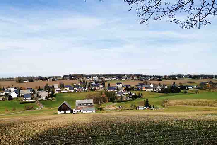 A atmosfera de Heidelberg atraiu diversos intelectuais e artistas ao longo dos séculos. Entre eles, Mark Twain, que descreveu o local como “a residência da universidade mais conspícua da Alemanha” em seu livro “A Tramp Abroad”.