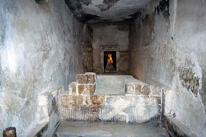 Tuna al-Gebel, Vila no Egito (Casa de poço ptolomaica) - 'Livro dos Mortos', (Livro do Surgimento do Dia) - antigo texto funerário egípcio - Roland Unger/Wikimédia Commons
