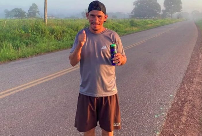 Morador do Pará viraliza ao completar maratona embriagado e calçando chinelos - Reprodução Redes Sociais