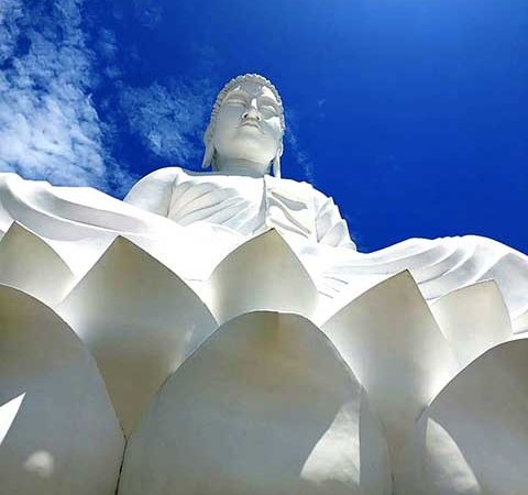 Cidade capixaba tem maior estátua de Buda do Ocidente
